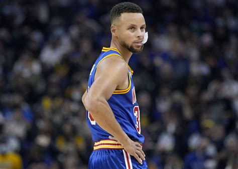 How many NBA career points does Stephen Curry have over regu.